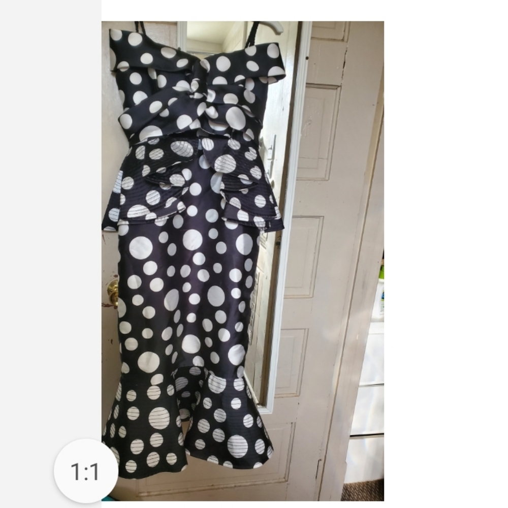 Dress - Picture 2 of 6